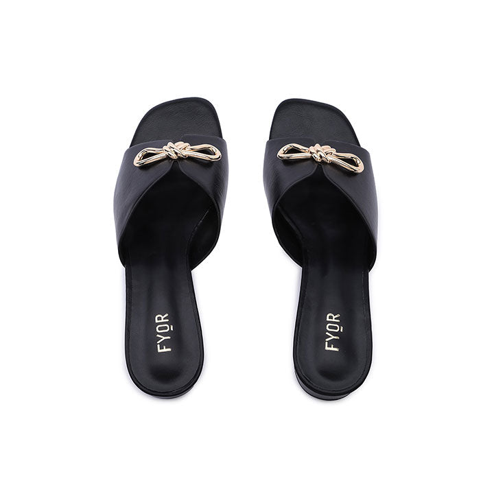 Rya  - Black