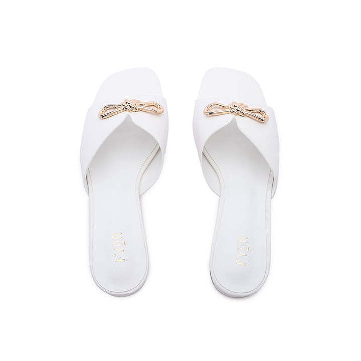 Rya  - White