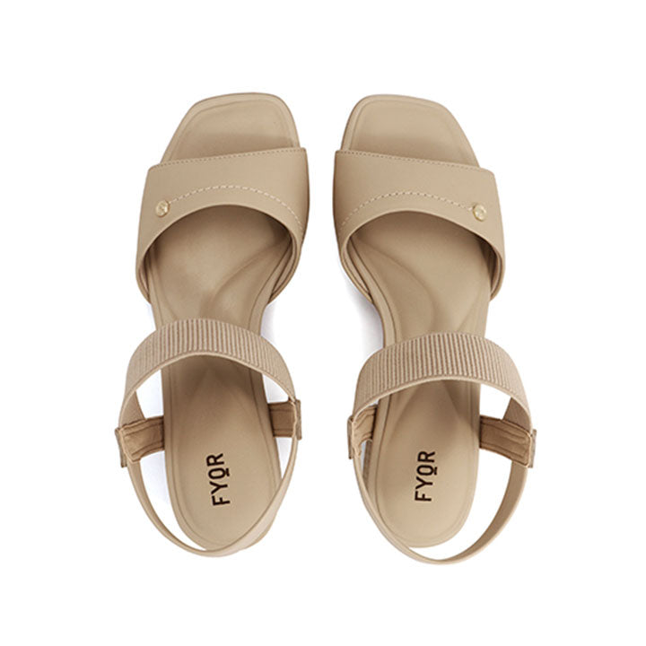 Juxta  - Almond