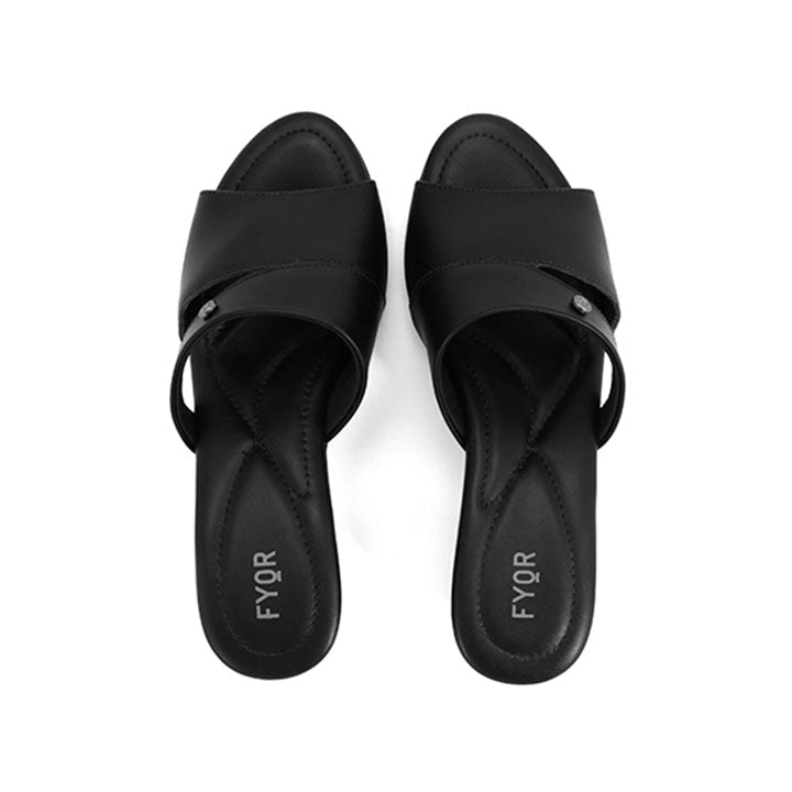 Revela  - Black