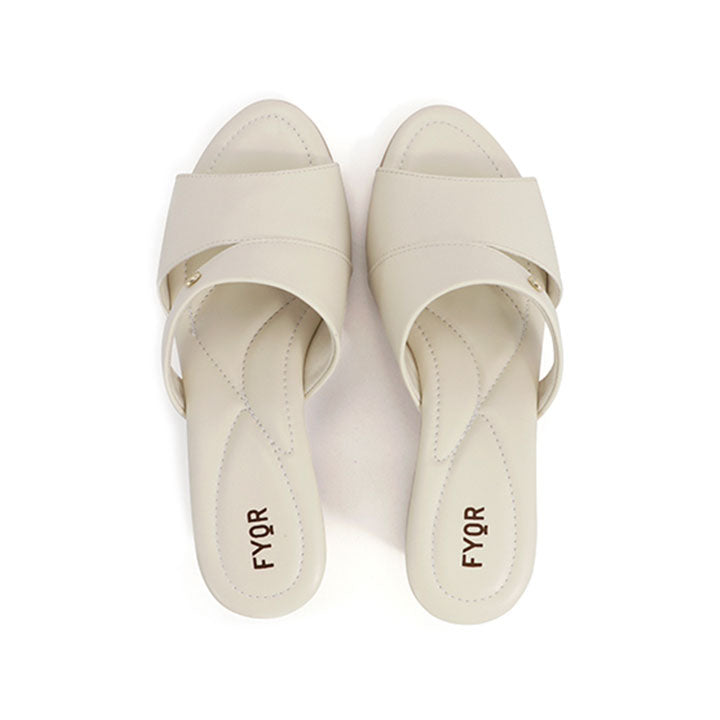 Revela  - White