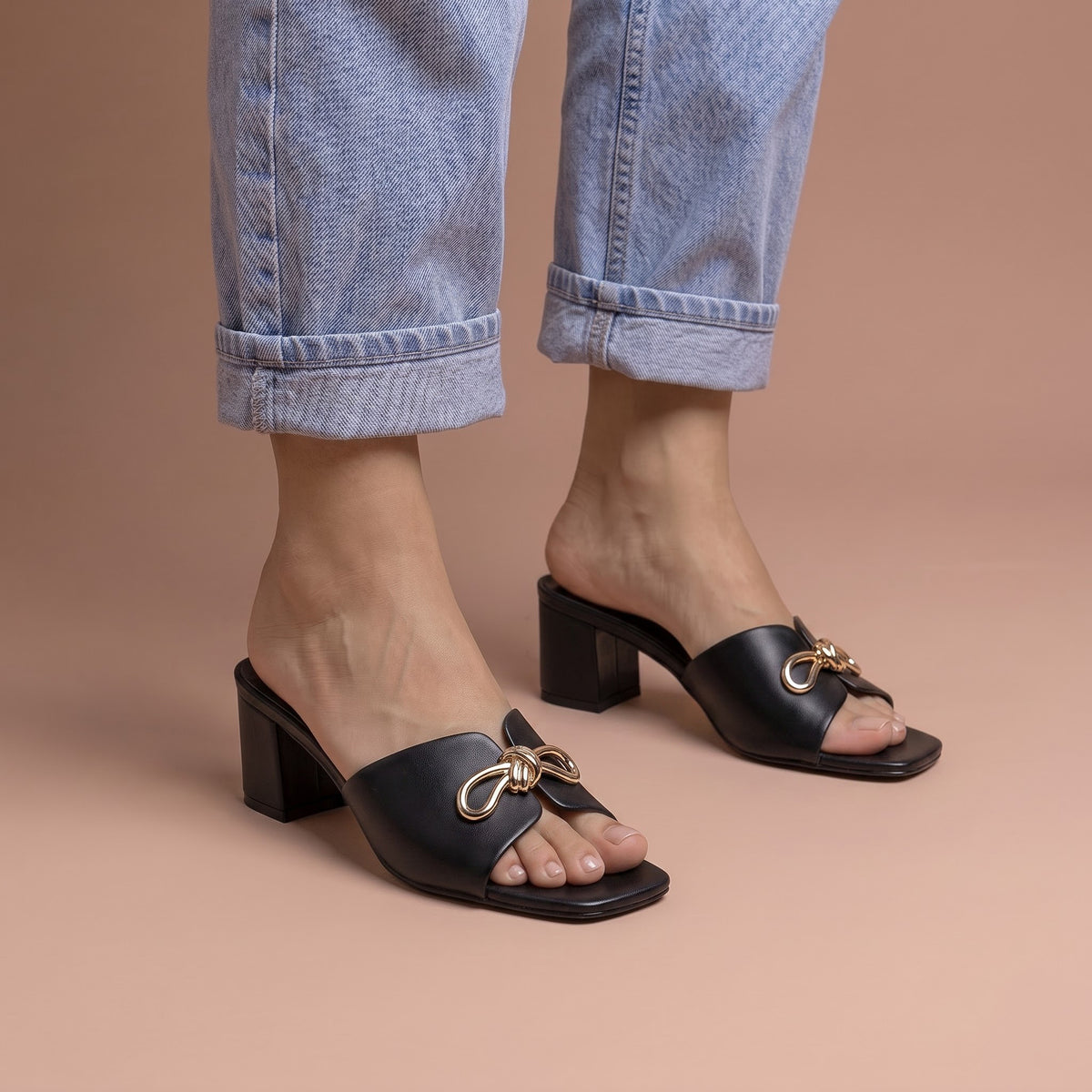 Rya  - Black